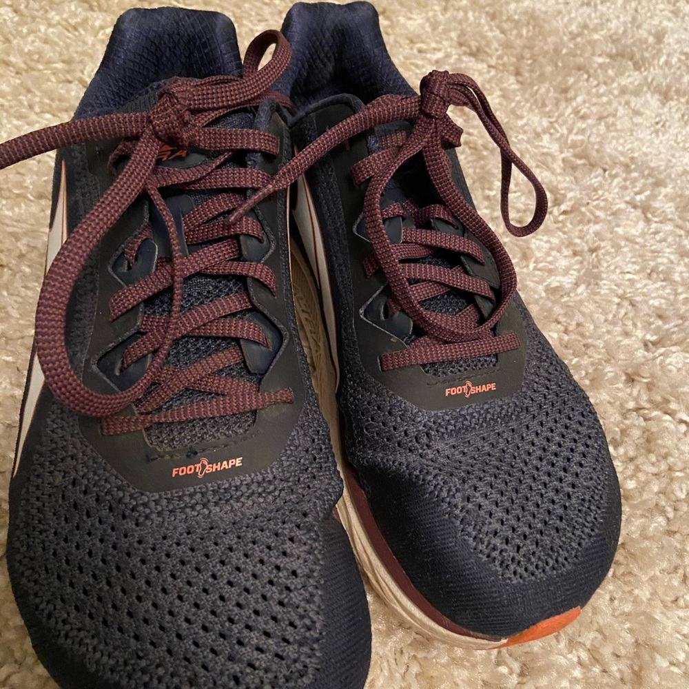 Altar Torin Plush running shoe.